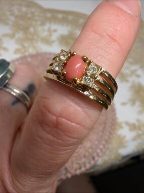 Vintage 1973 Avon Faux Coral Cabochon Ring Size 6.5 | Estate Gold Tone Statement